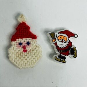 vintage christmas santa holiday brooch handmade and plastic yarn